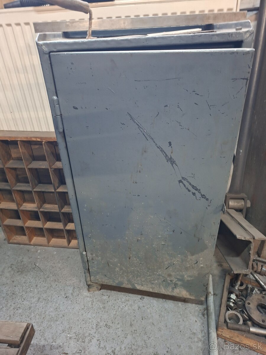 Plechová skrinka - 3