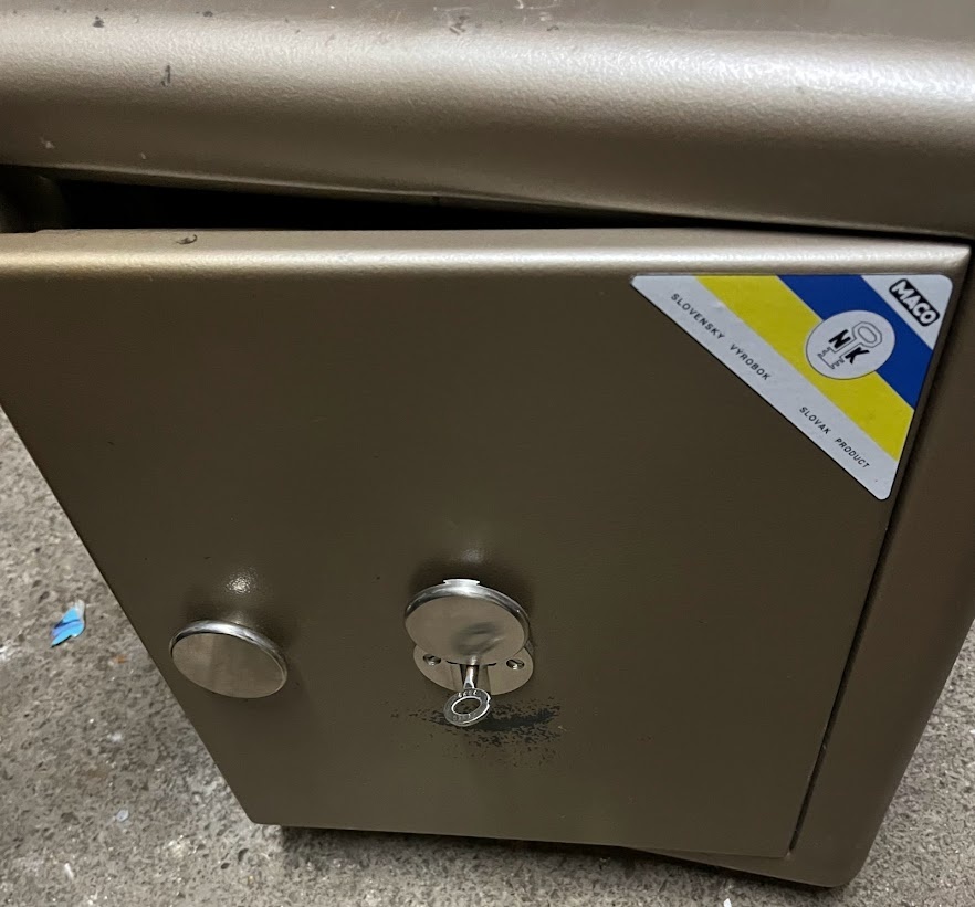 Predám trezor Safetronics - 3