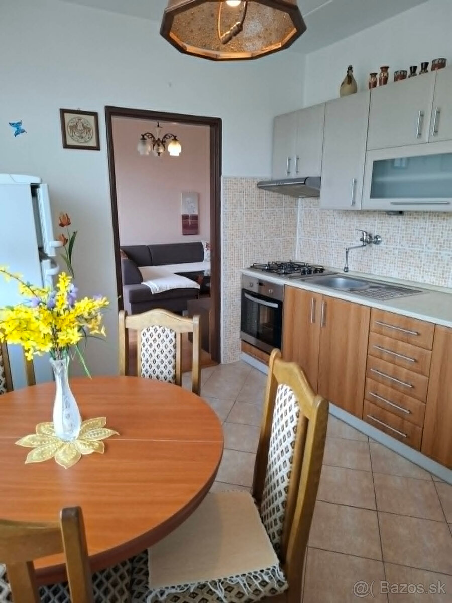Predaj 3 izbový byt centrum Zlaté Moravce - 3