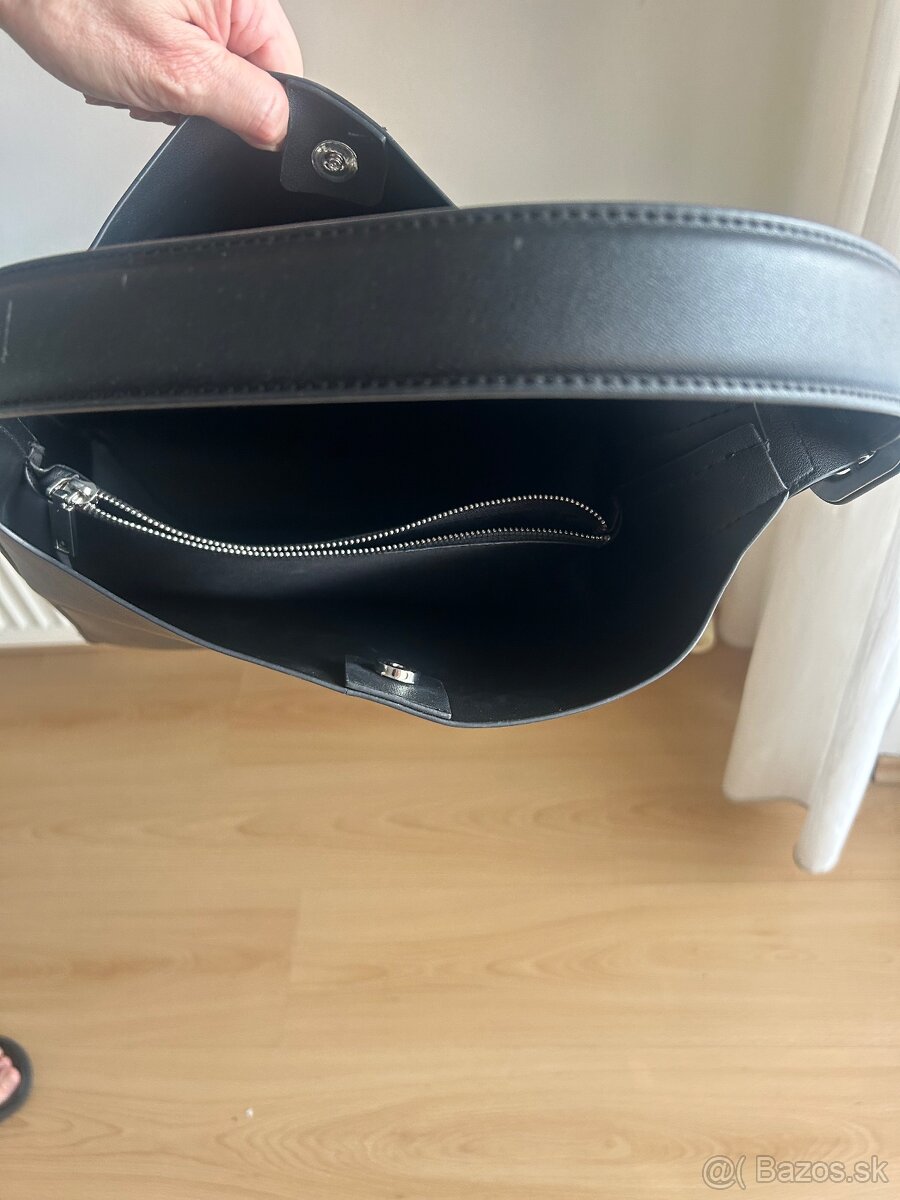 Cierna kabelka. - 3