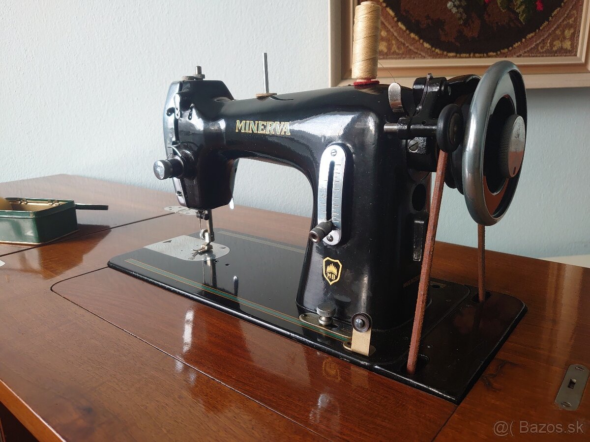 Starý šlapací šiaci stroj Minerva - 3