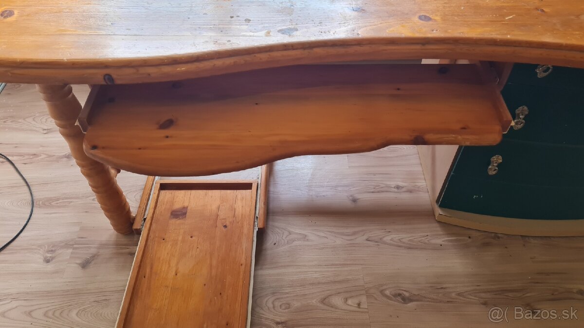 Predám stôl a presklenú vitrínu - 3