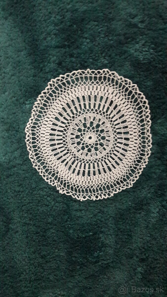 Háčkovaný obrus - 3