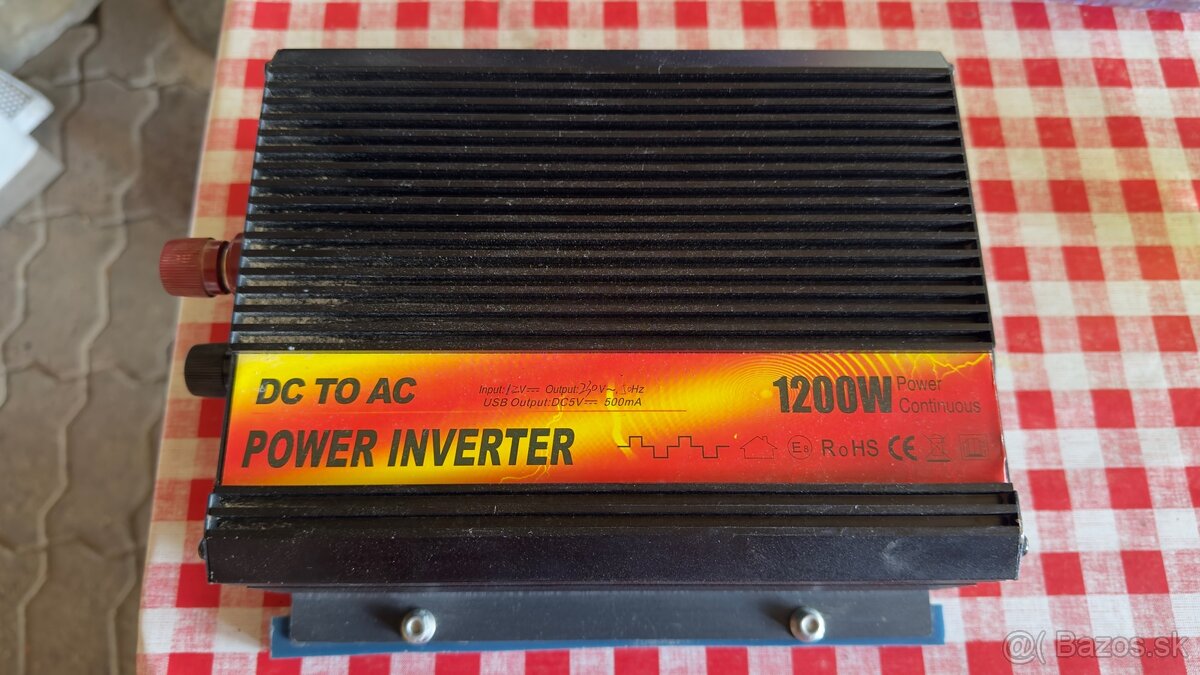 Menič napätia 12V na 230V - 3