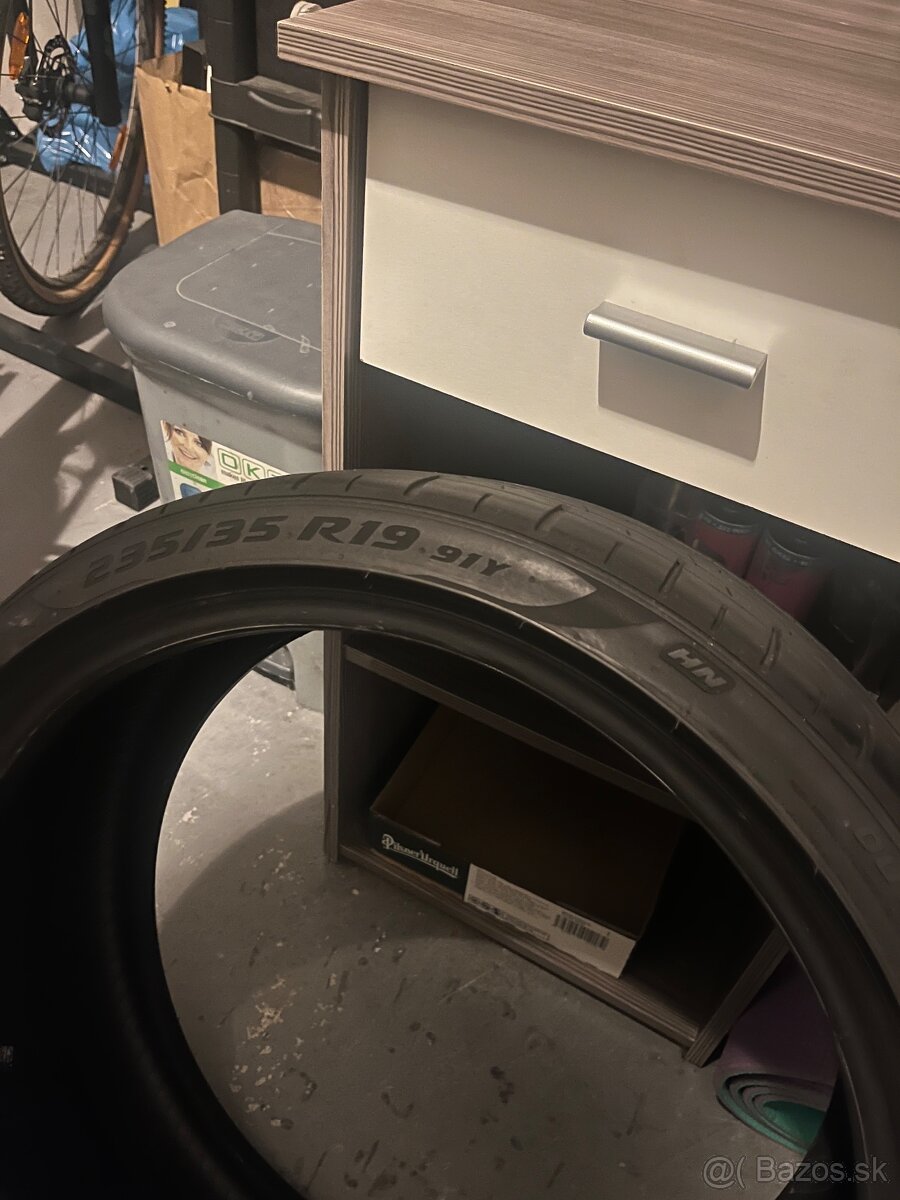 Pirelli Pzero HN 235/35 r19 - 3