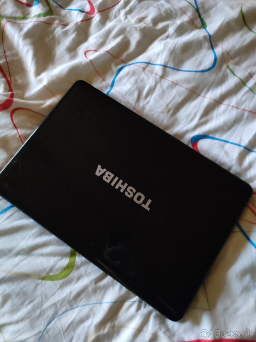 TOSHIBA Satellite L505-13G - 3