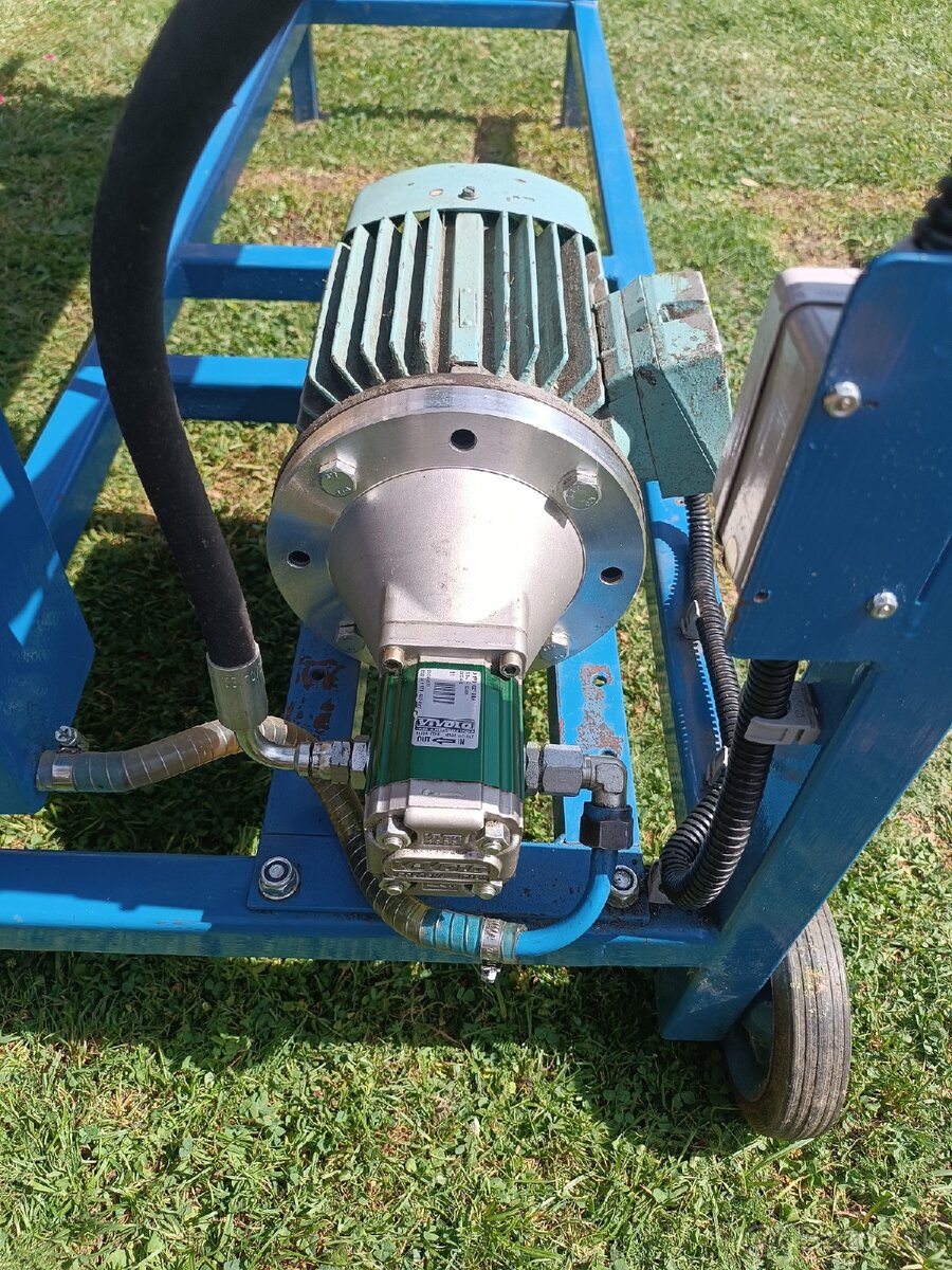 Predám hydraulický štiepačka - 3