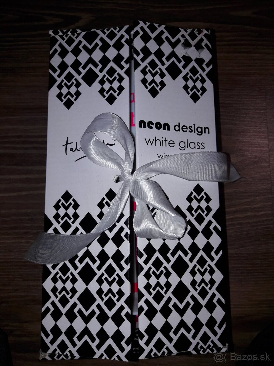 Novy biely vinovy skleneny narodeninovy pohar - 3