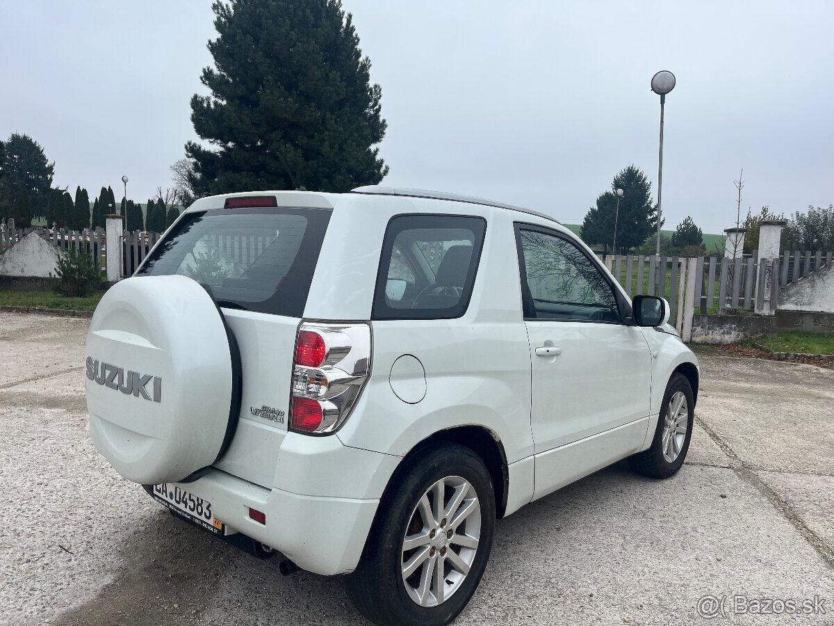 Suzuki Grand Vitara 1.6 benzin 4x4 black and white - 3