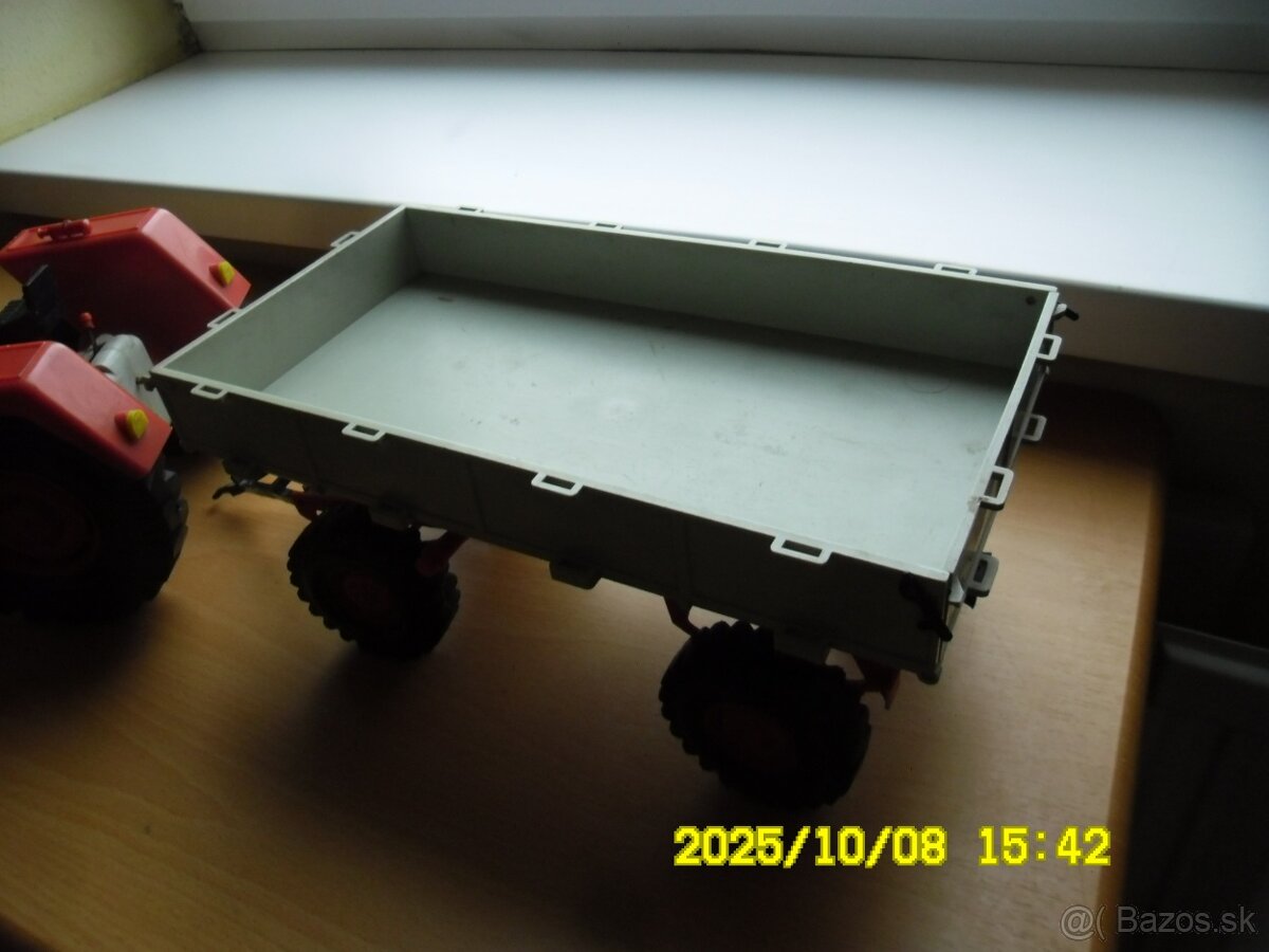 Stare hračky traktor - 3