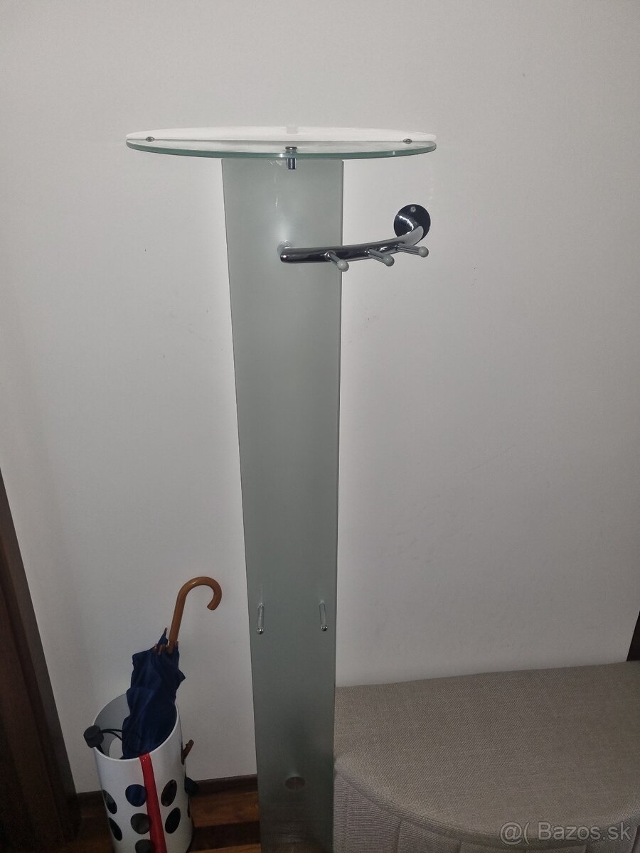 Predám sklenený vešiak - 3