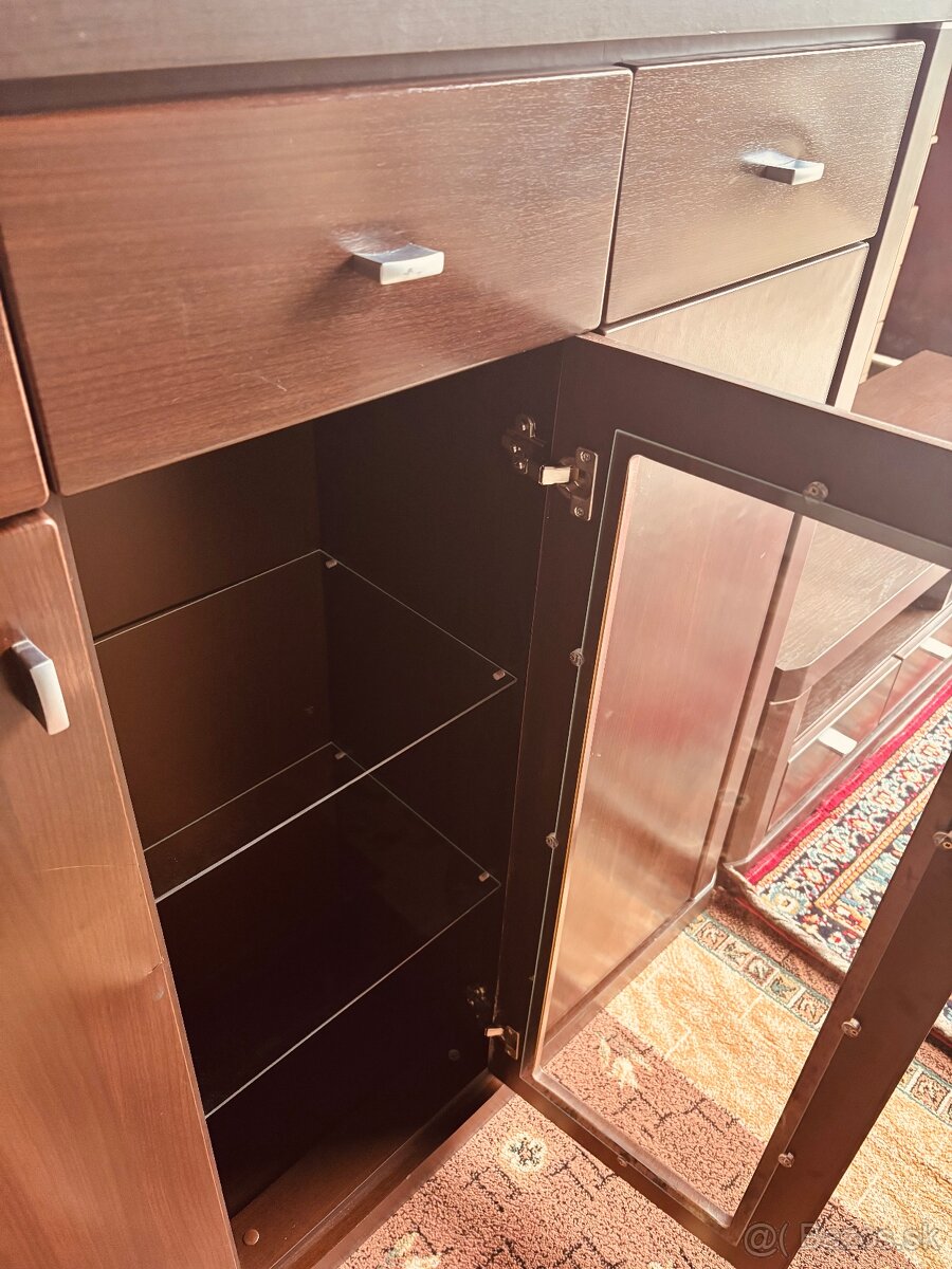 Vitrina sklenena. Komoda 150x35x140 - 3