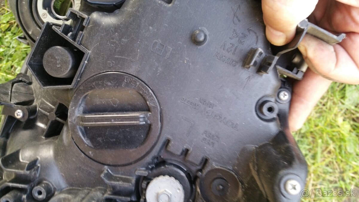 Predám na Toyotu Prius III 2013-2015 Ľavý Predný Bi LED svet - 3