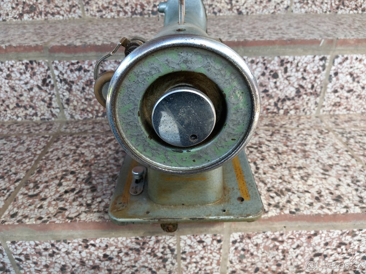 Predám starší šijací stroj LADA - 3