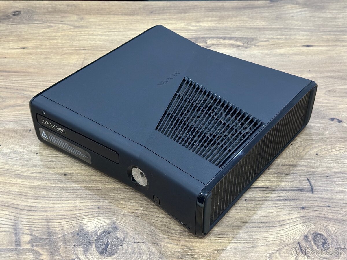 Samostatná herná konzola XBOX 360 Slim - 3