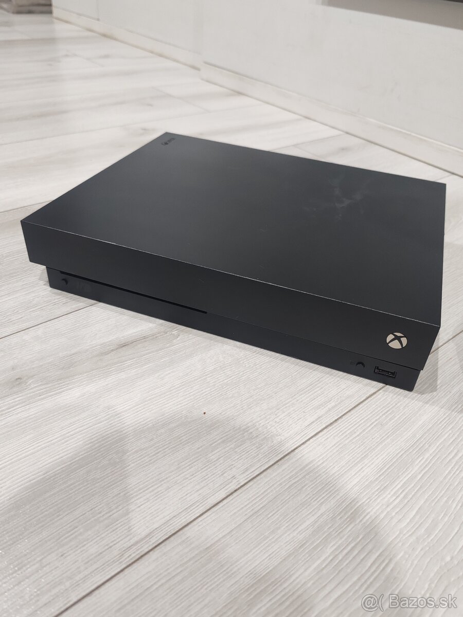 Xbox one x 1TB - 3