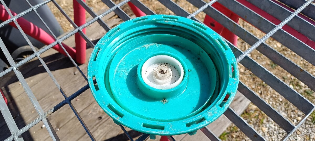 Vypustne kolena na IBC kontajnery, vrchnak, uzaver. - 3