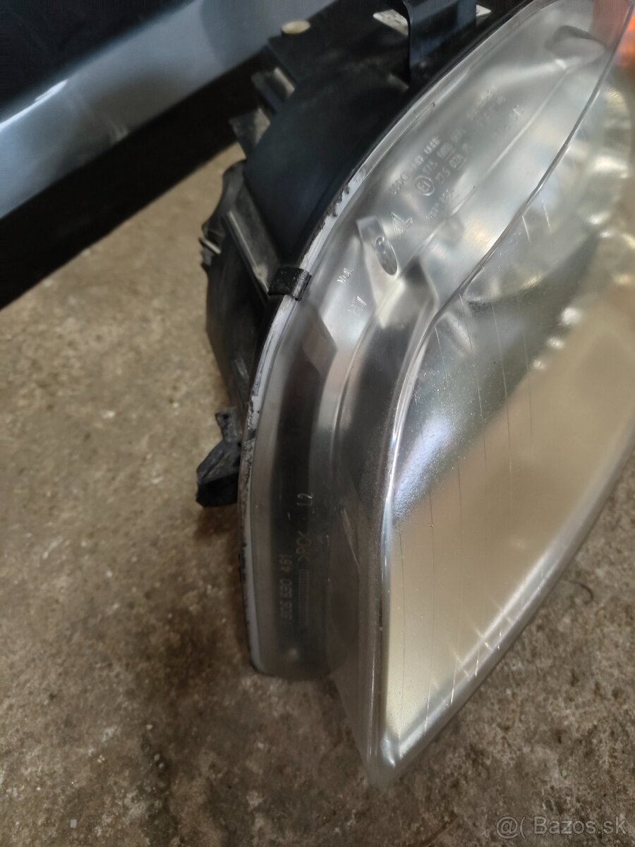 Ľavé predné halogénové svetlo Audi A4 B7 - 3