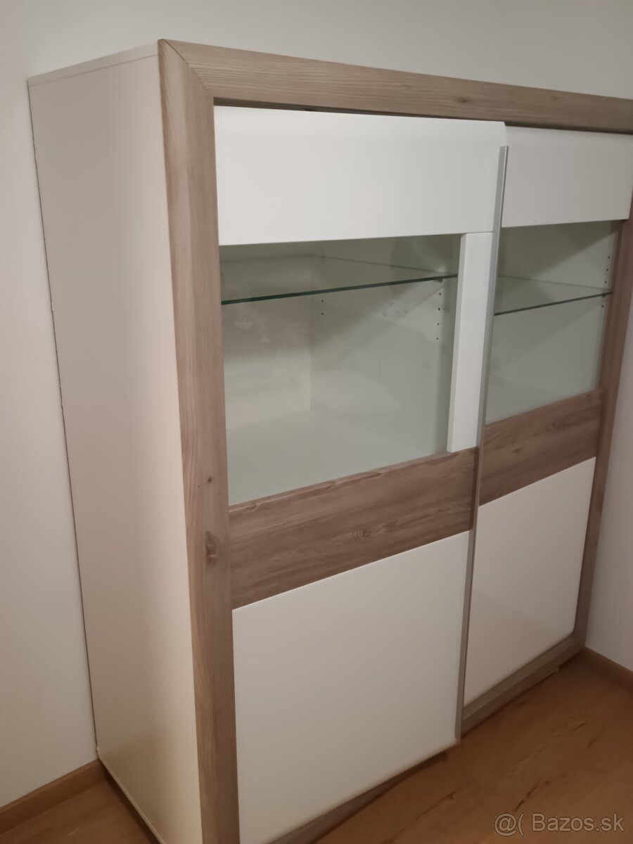 Presklená komoda - 3