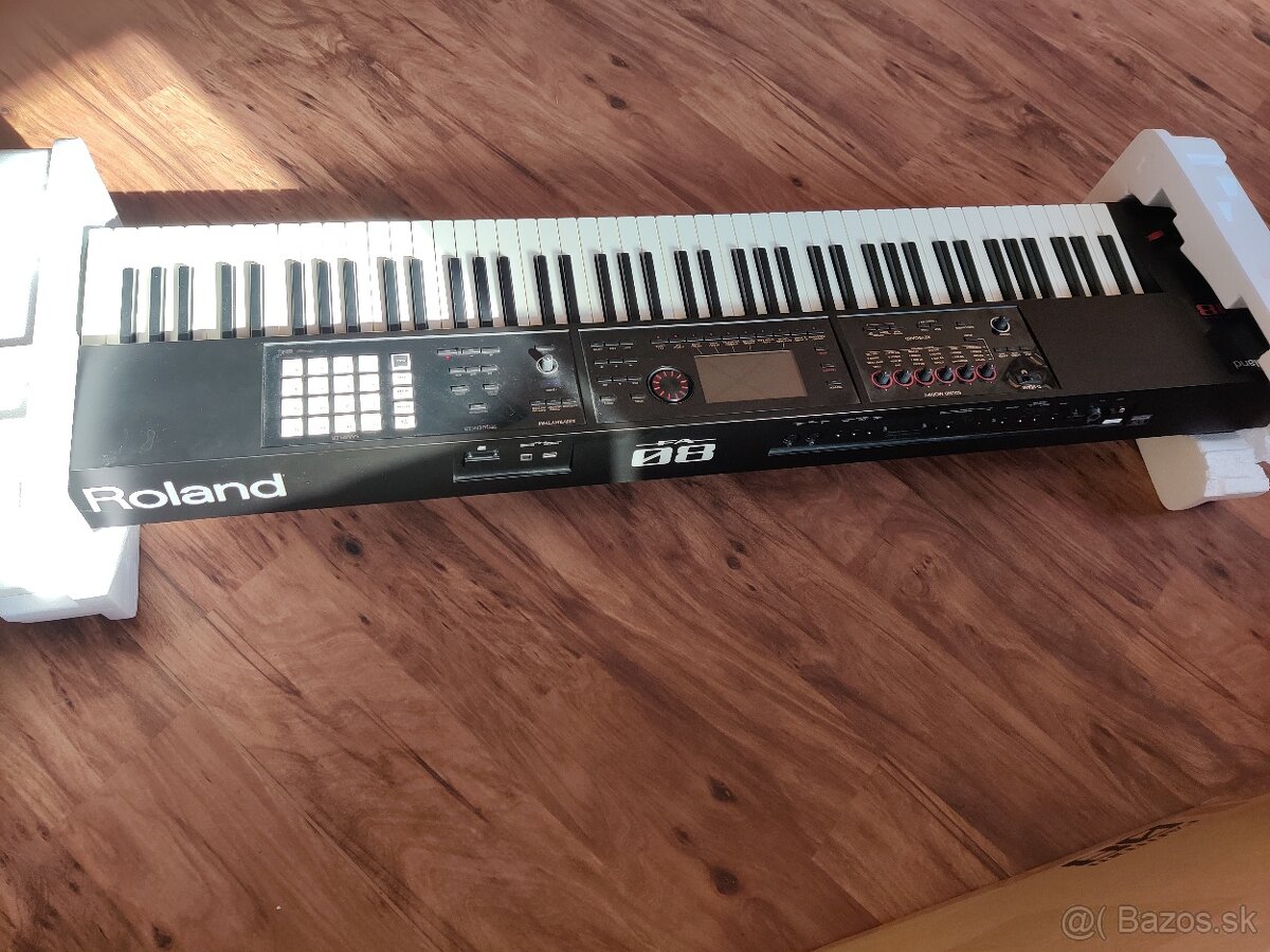 Roland FA 08 - 3