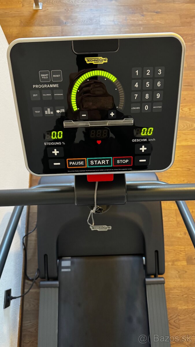 Bežecký pás Technogym - 3