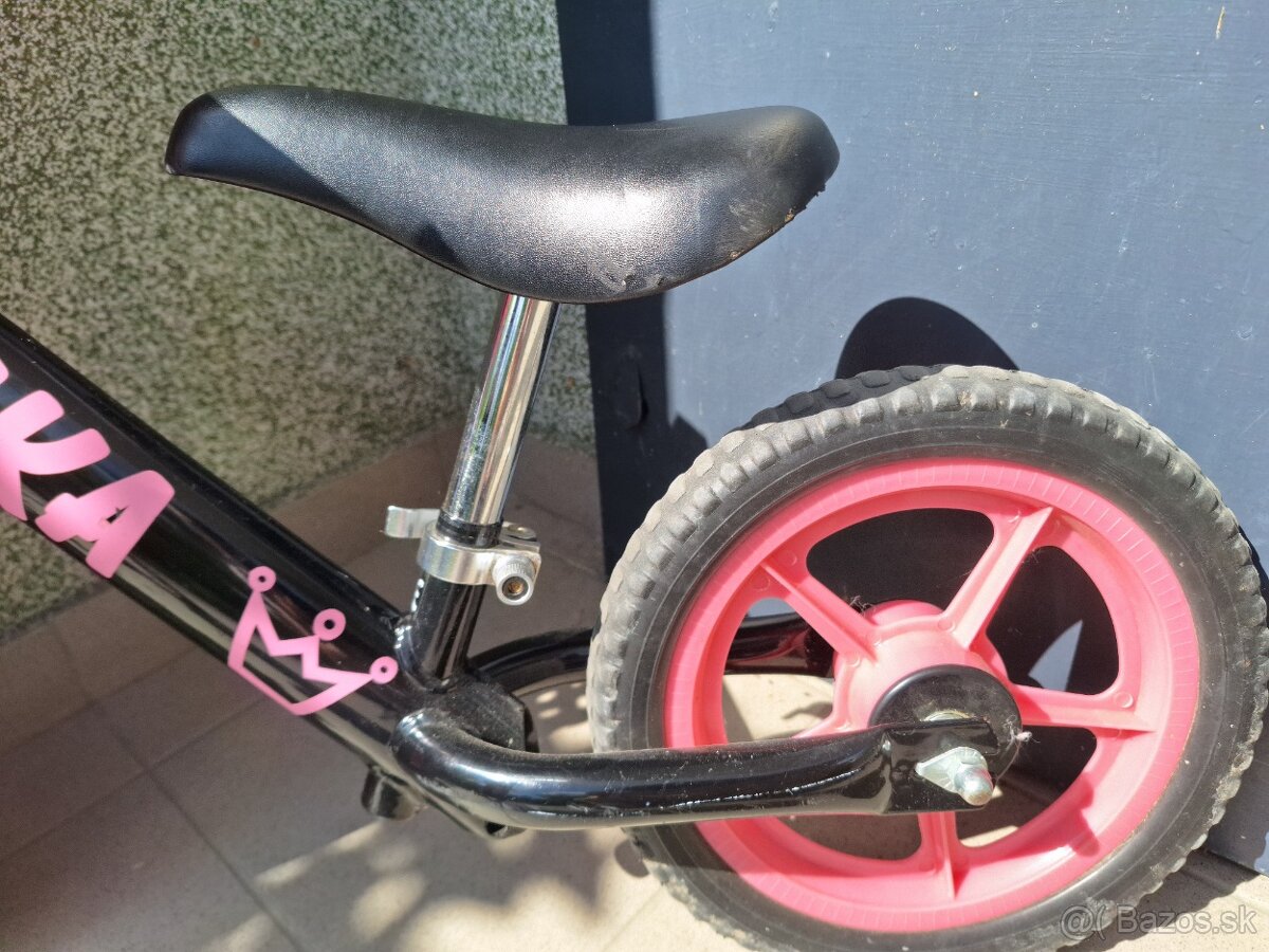 Dvojkolesové odrážadlo s menom - 3