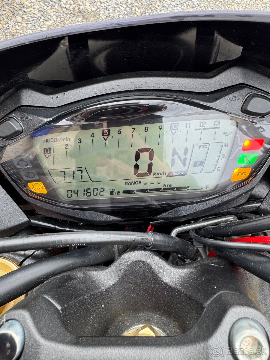 Suzuki GSXS 1000 - 3