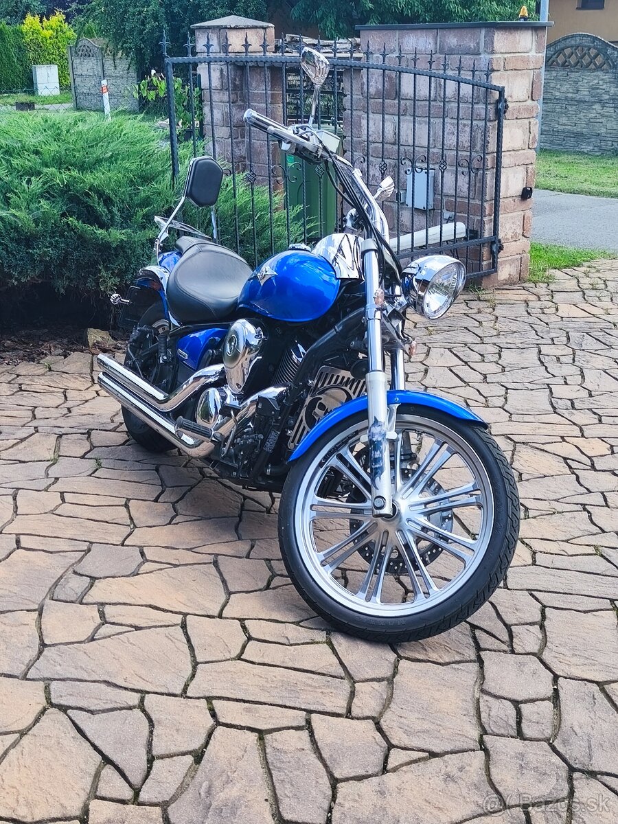 Kawasaki VN900 Custom - 3