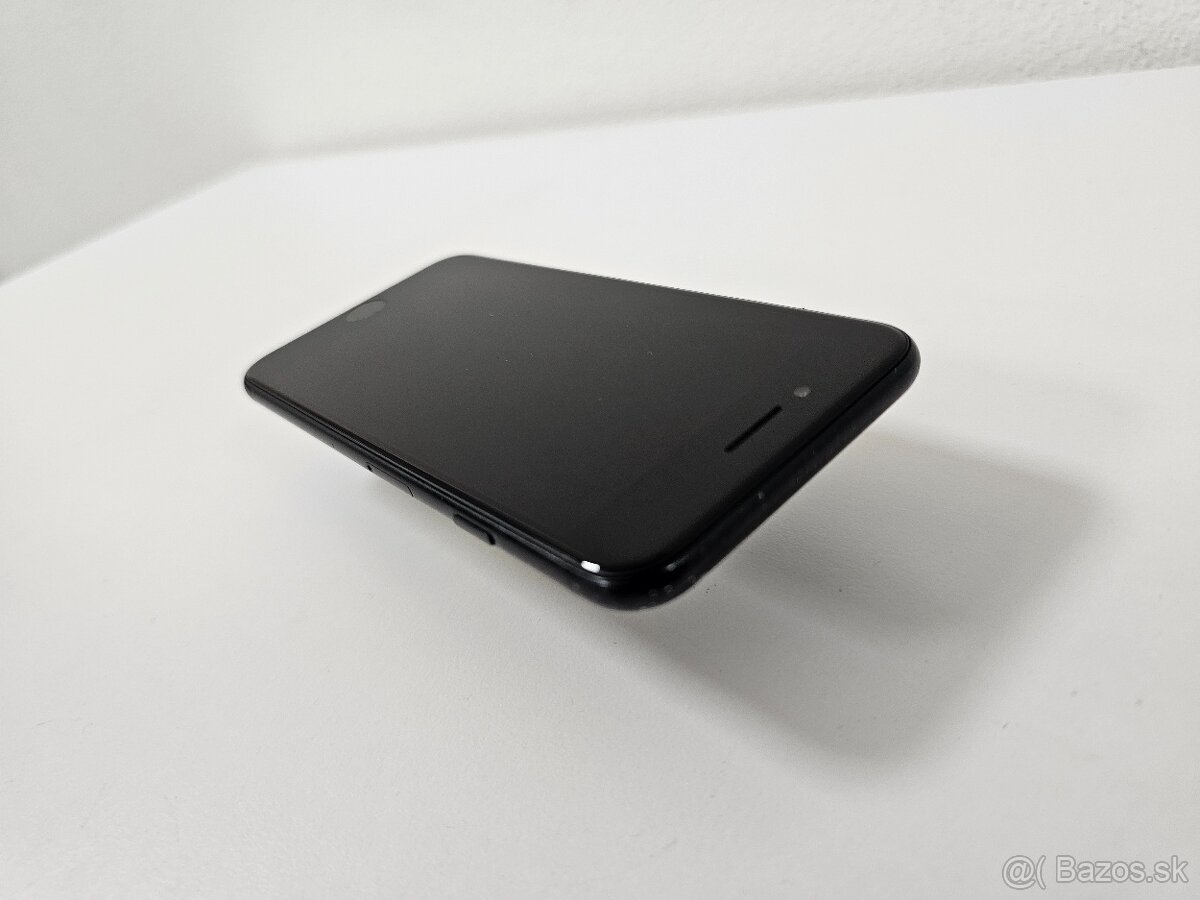 Apple iPhone SE 2020 - 3
