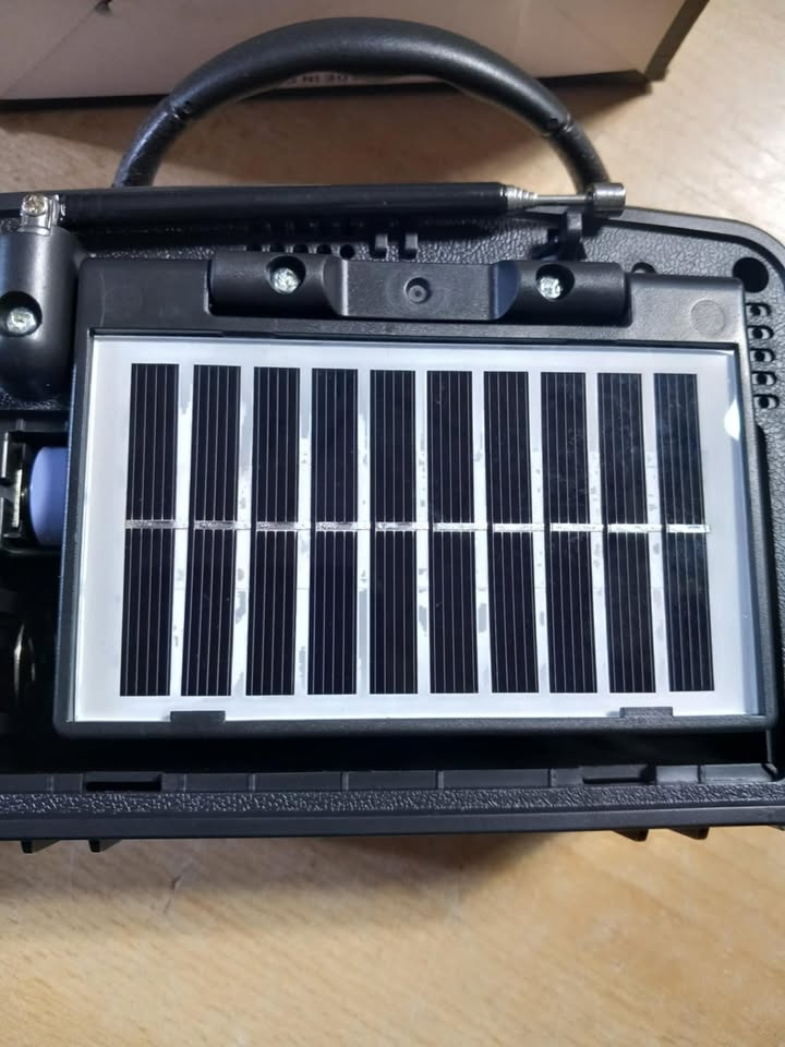 Male Radio Solar Bluetooth MP3 FM AM USB CAR adio disponuje - 3