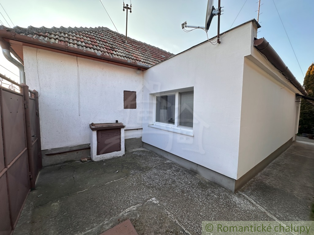 Predaj dlhého vidieckeho domu v Andovciach – pokojná lokal - 3