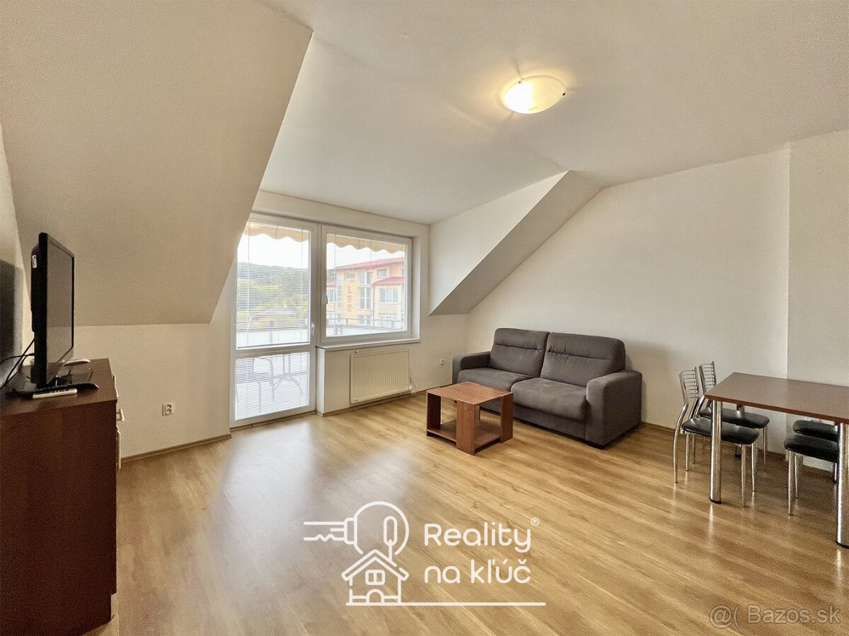 Na predaj zariadený 2-izbový apartmánový byt s balkónom - 3