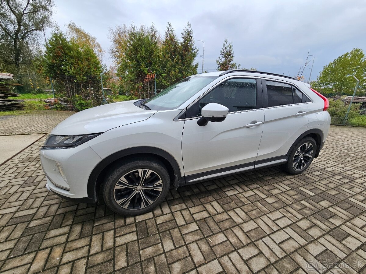 Predám Mitsubishi eclipse cross,intense,4x4,automat,40 235km - 3