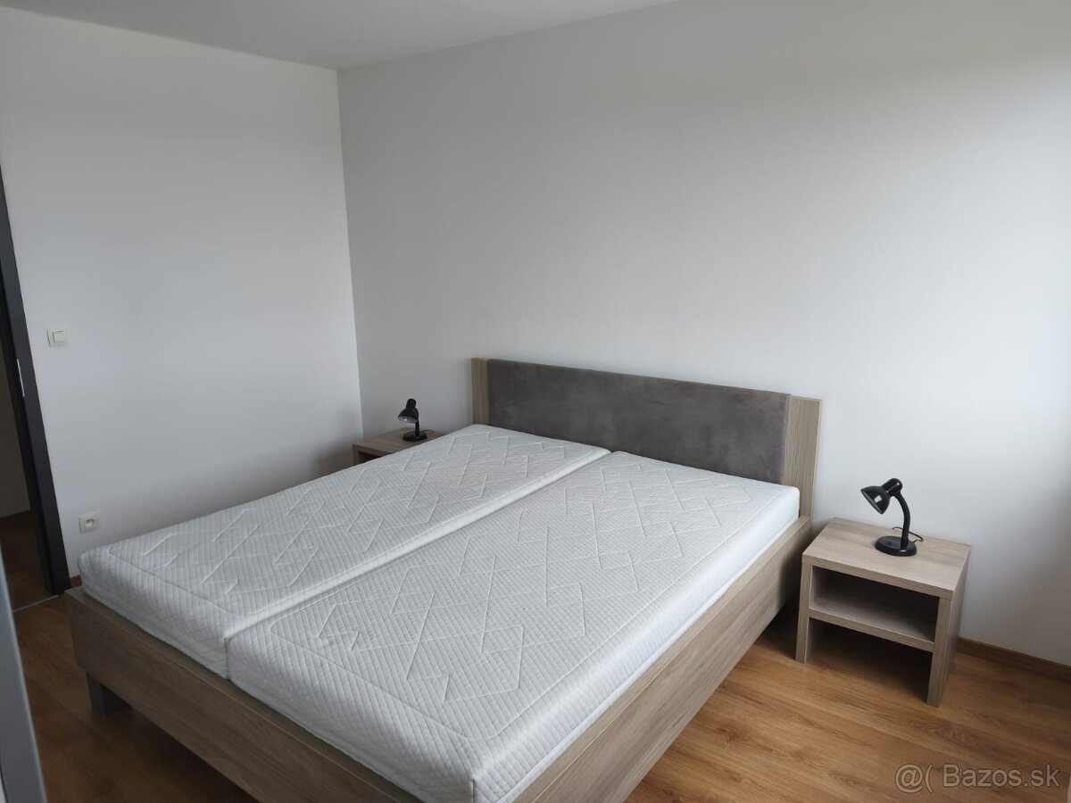 Manzelska postel + nocne stoliky - 3