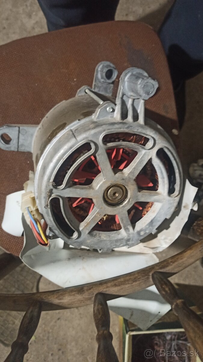 Prredám diely na práčku Ignis AWV 515 - 3