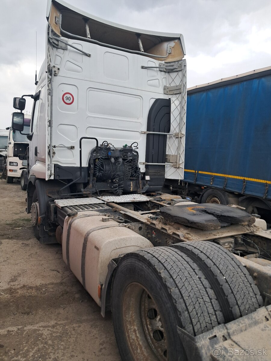 Renault Premium 460 EEV - 3