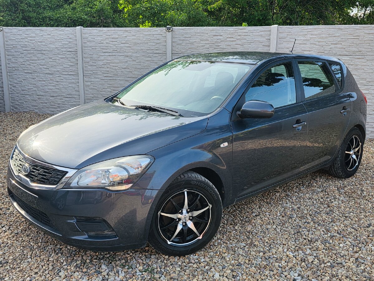 Kia Ceed • 1.4 CVVT • Facelift • mod. 2011 • Veľký Servis - 3