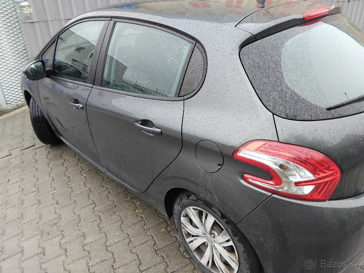 Peugeot 208 - 3