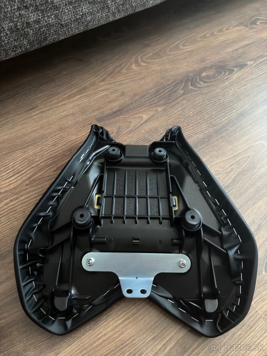 Yamaha R7 sedadlo - 3