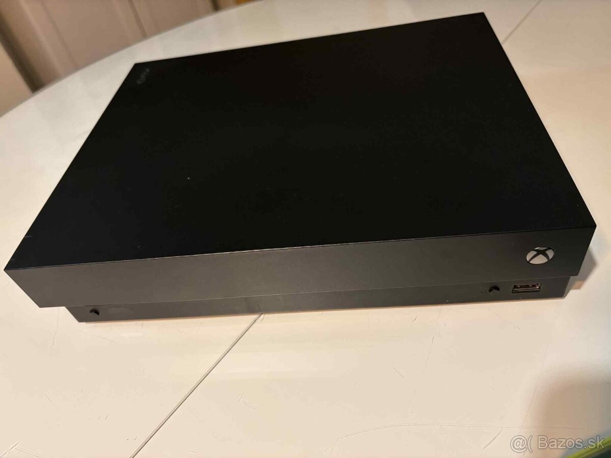 XBOX One X + ovládač a 2x hra - 3