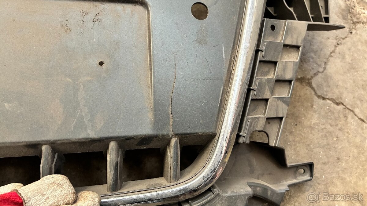 Maska/grill AUDI Q3 8u0853653 - 3