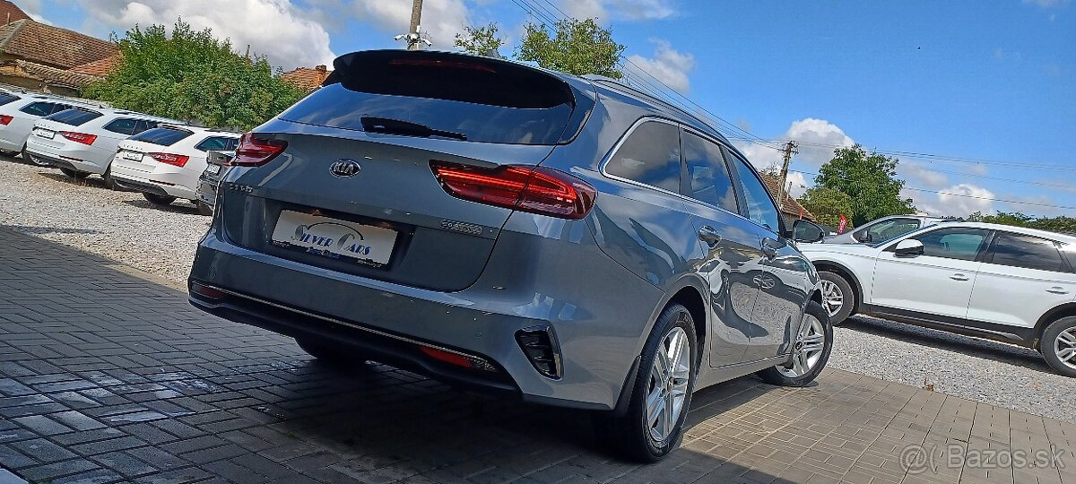 Kia Ceed SW 1.6 CRDi MHEV Gold A/T Možný Leasing - 3