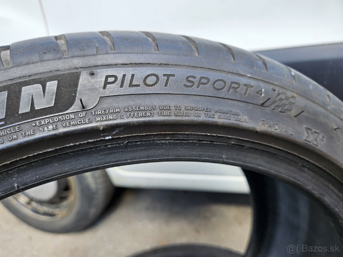 Michelin Pilot Sport 4 225/40 R18 - 3