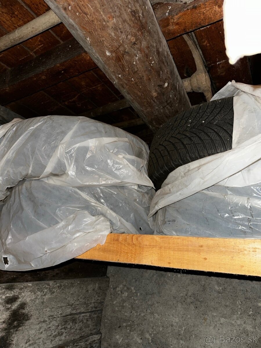 Firestone WinterHawk 4 215/65 R16 - 3