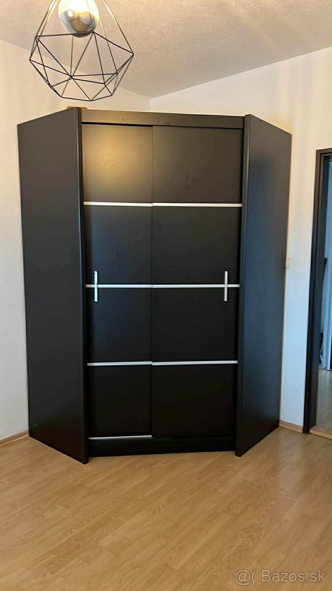 Šatníková rohová skriňa - 3