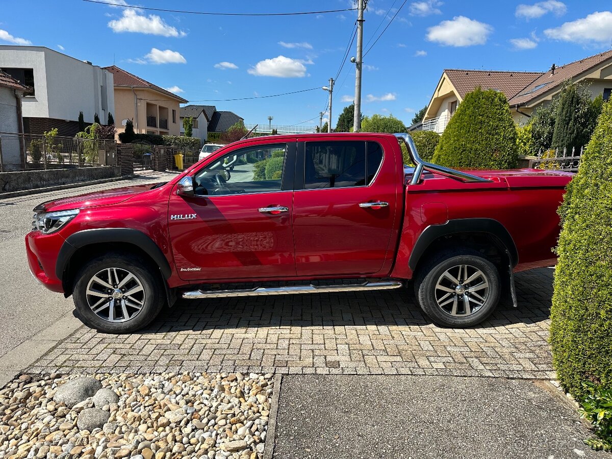 Toyota Hilux DC 2.4 l D-4D INVINCIBLE 4x4 A/T