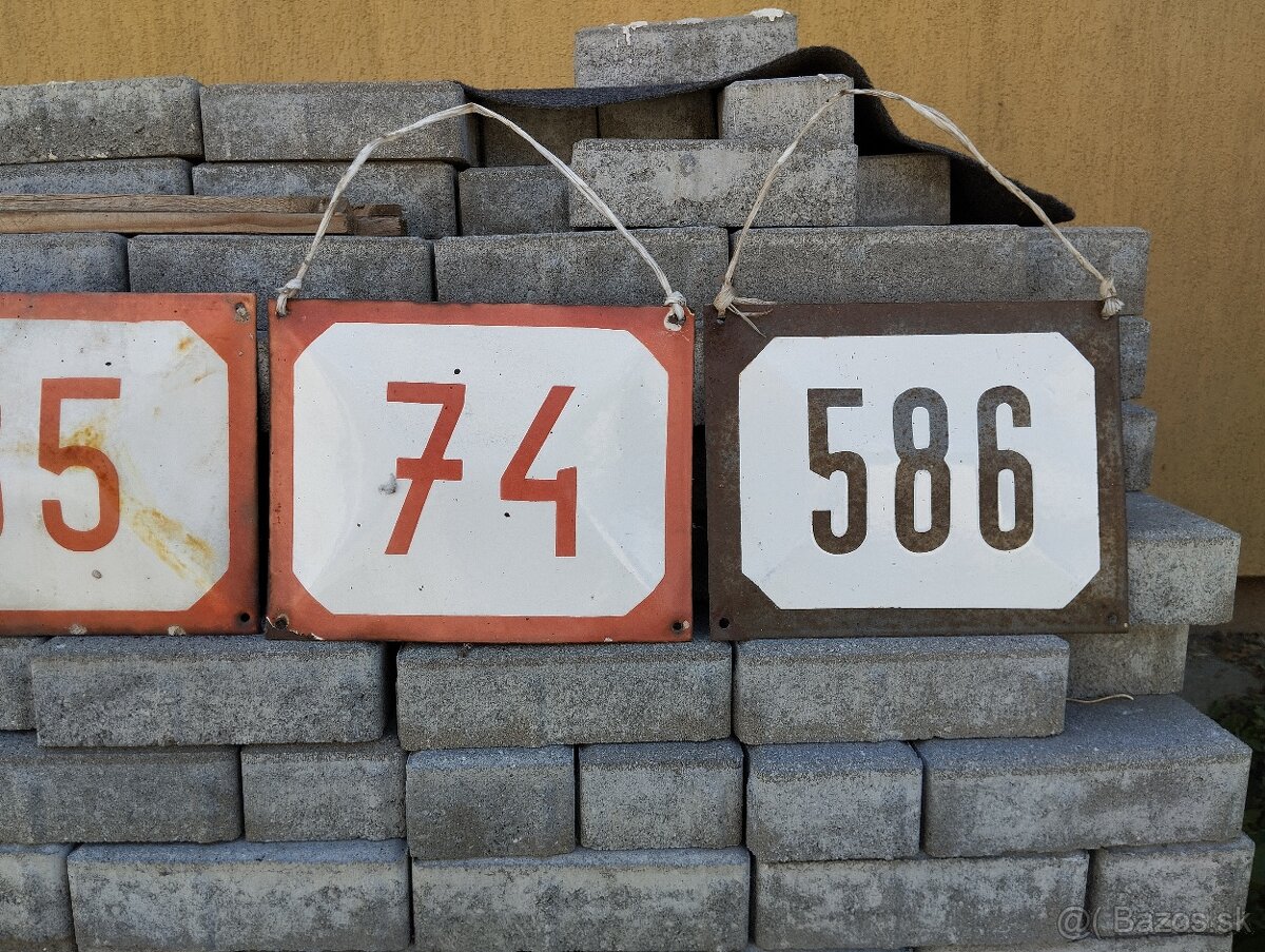 Smaltované tabuľky - čísla na dom: 35, 74, 586 - 3
