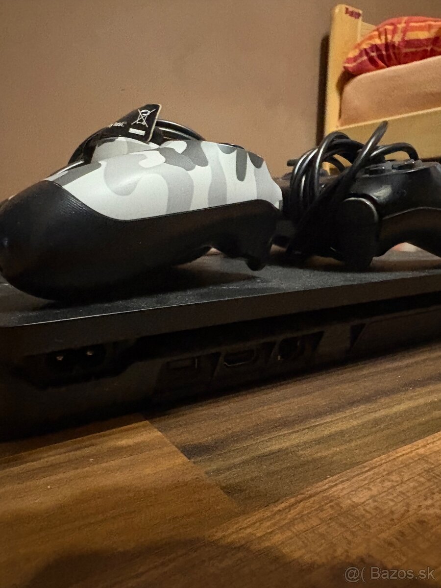 PS4 + Dva ovládače + GTA 5 - 3