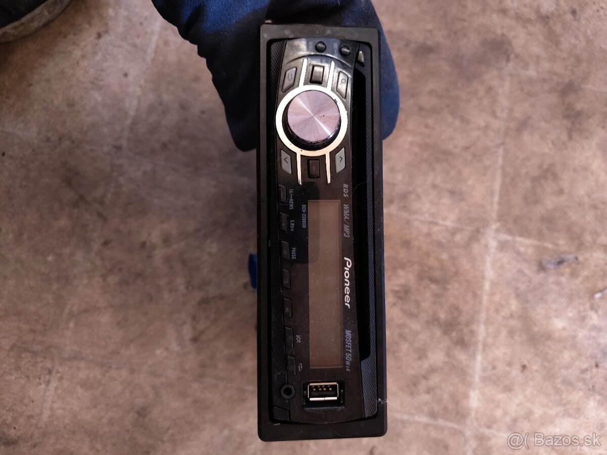 Univerzálne autorádia - 3