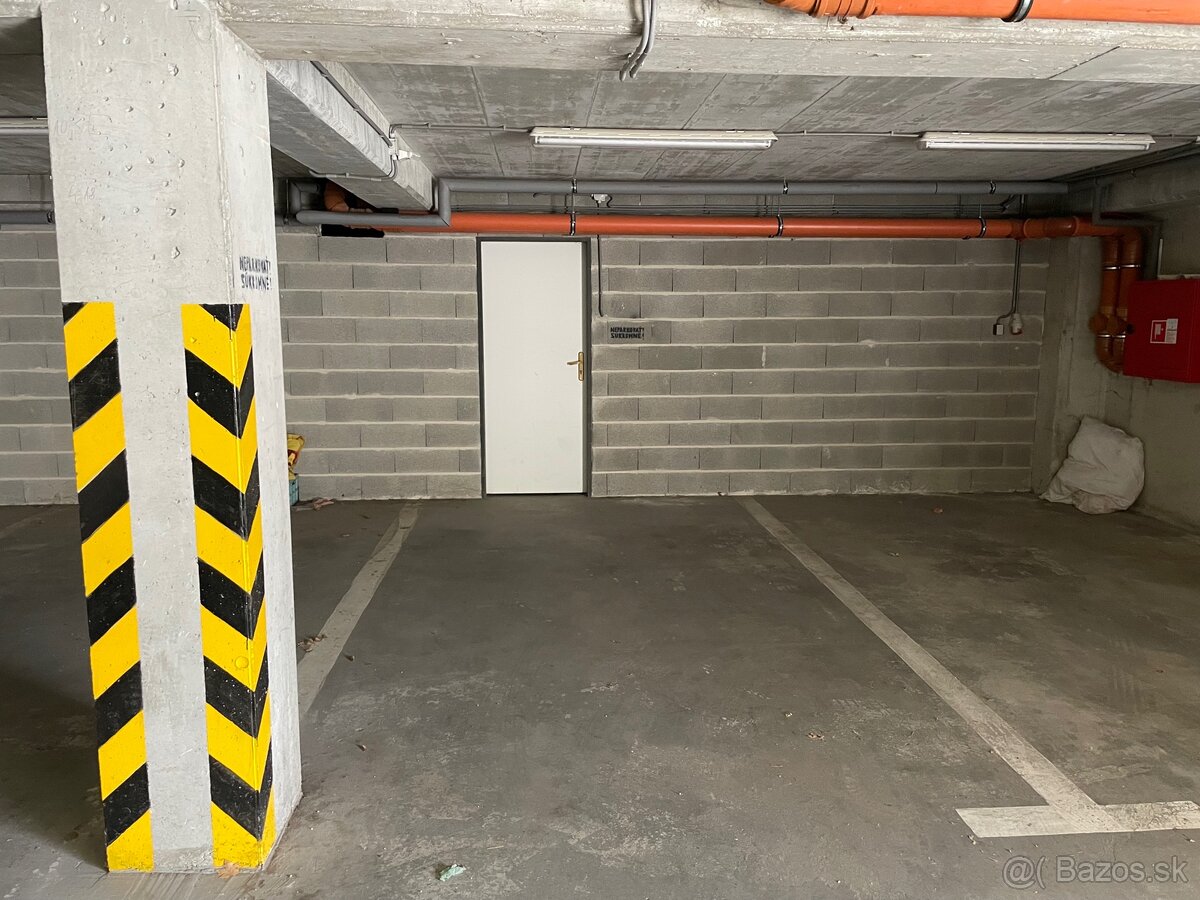 garazove parkovacie miesto sidlisko JUH - 3